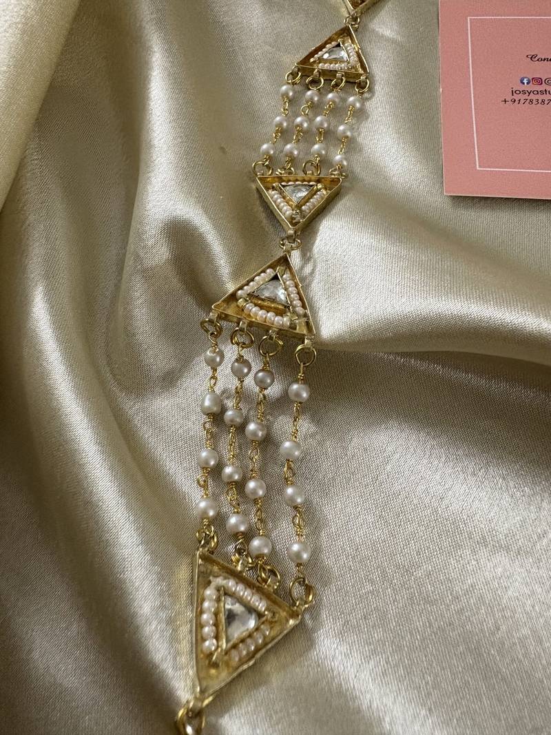 Gold nandi kundan mathapatti