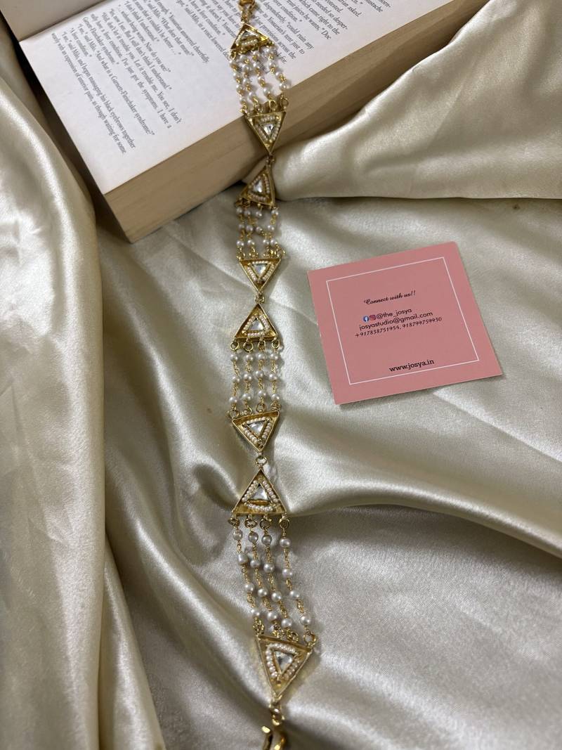 Gold nandi kundan mathapatti