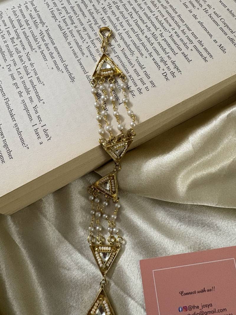 Gold nandi kundan mathapatti