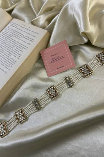 Gold adara kundan mathapatti