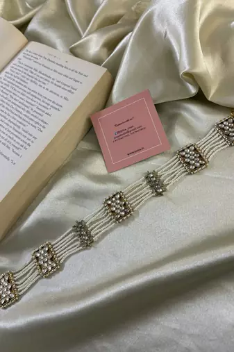 Gold adara kundan mathapatti