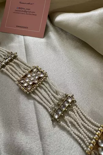 Gold adara kundan mathapatti