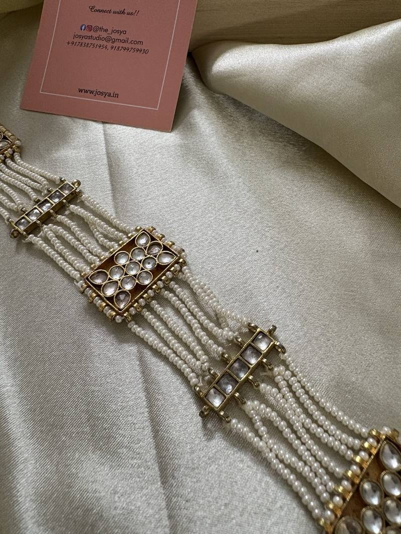 Gold adara kundan mathapatti