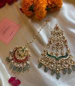 Gold ahalya colored maangtikka with passa