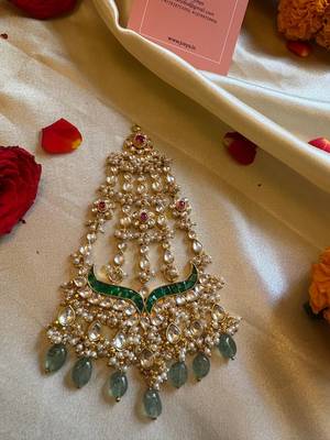 Gold ahalya colored maangtikka with passa 3