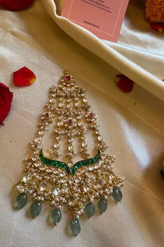 Gold ahalya colored maangtikka with passa