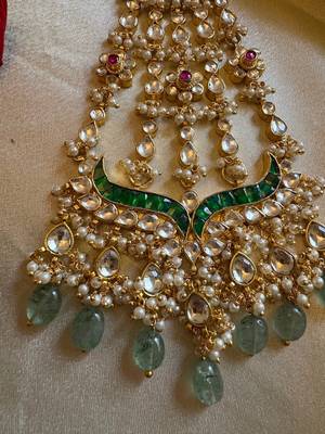 Gold ahalya colored maangtikka with passa 5
