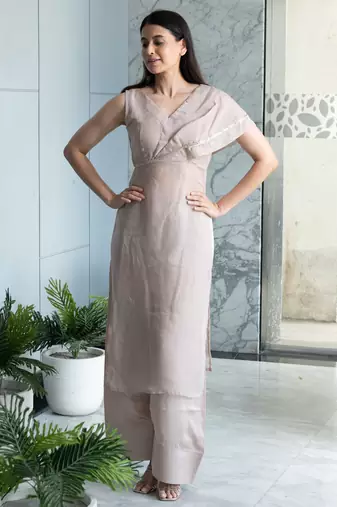Dusty veil - elegant kurta set with farsi pants