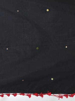 Dark red sequin-detail plain saree with black pallu 4