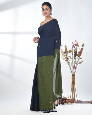 Navy blue sequin-detail plain saree with green pallu 2