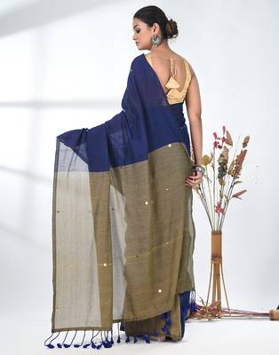 Blue sequin-detail plain saree with beige pallu 3