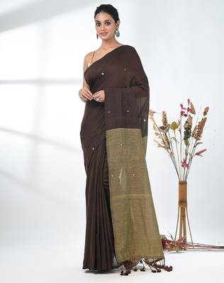 Brown sequin-detail plain saree with beige pallu 1