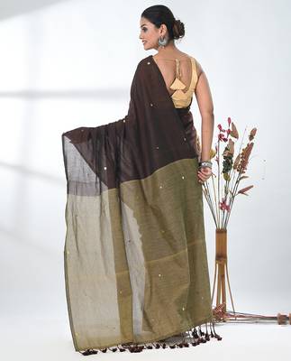 Brown sequin-detail plain saree with beige pallu 3