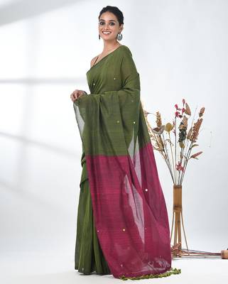 Green sequin-detail plain saree with magenta pallu 2