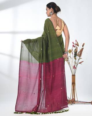 Green sequin-detail plain saree with magenta pallu 3