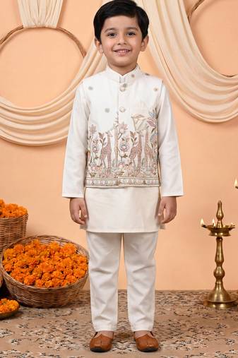 Boys off white cotton satin kurta pyjama set with floral giraffe embroidered waistcoat