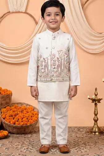 Boys off white cotton satin kurta pyjama set with floral giraffe embroidered waistcoat