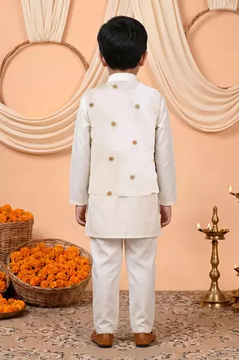 Boys off white cotton satin kurta pyjama set with floral giraffe embroidered waistcoat