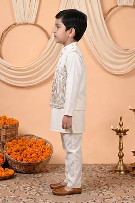 Boys off white cotton satin kurta pyjama set with floral giraffe embroidered waistcoat 4