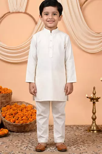 Boys off white cotton satin kurta pyjama set with floral giraffe embroidered waistcoat