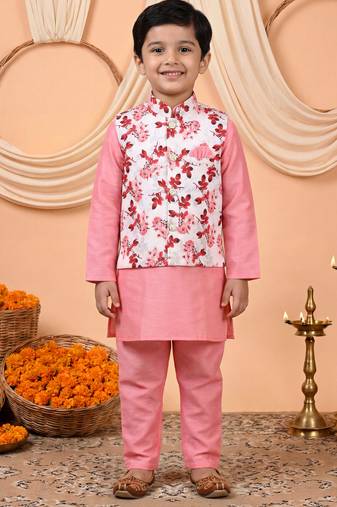 Boys pink cotton blend kurta pyjama set with floral printed waistcoat