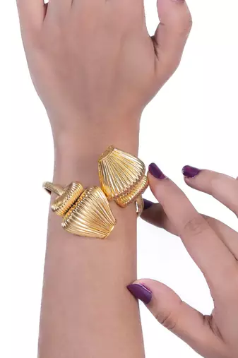 Golden twisted cascade bracelet