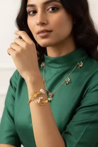 Blossom pearl cuff