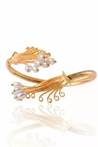 Blossom pearl cuff