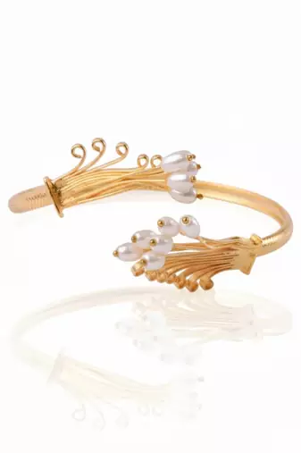 Blossom pearl cuff