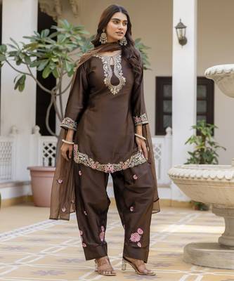 Embroidered japan satin stitched kurta set with dupatta & patiyala pant 2