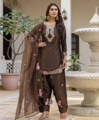 Embroidered japan satin stitched kurta set with dupatta & patiyala pant 3