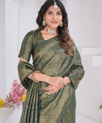 Green Pure Kanjeevaram Silk Rose Floral Woven Zari Design Saree With Blouse 2