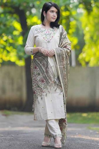 Off-White Floral Embroidered Kurti Set with Printed Dupatta