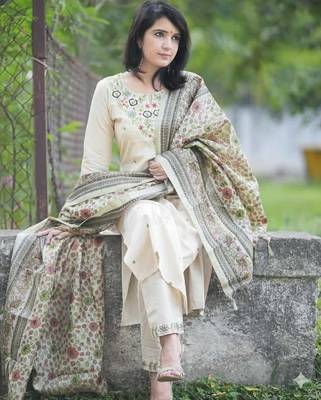 Off-White Floral Embroidered Kurti Set with Printed Dupatta 2