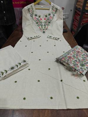 Off-White Floral Embroidered Kurti Set with Printed Dupatta 5
