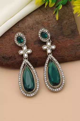 Green color kundan earrings