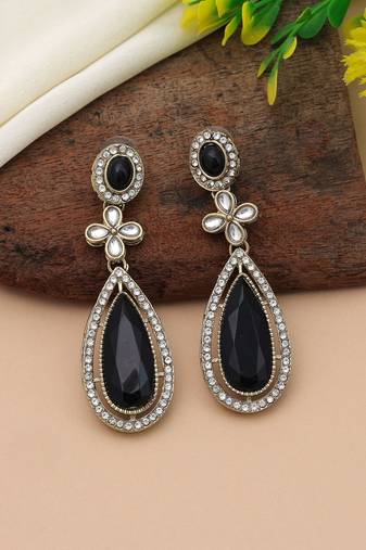 Black color kundan earrings