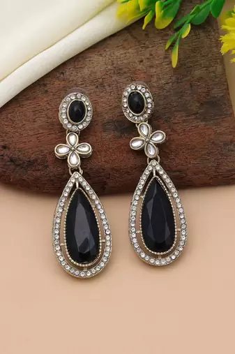 Black color kundan earrings