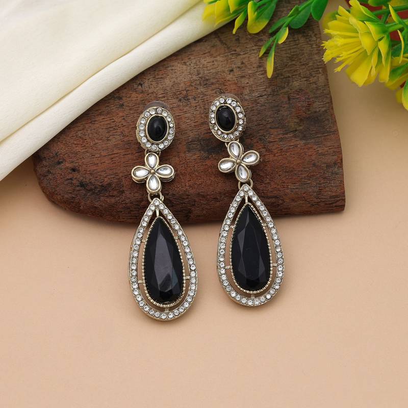 Black color kundan earrings
