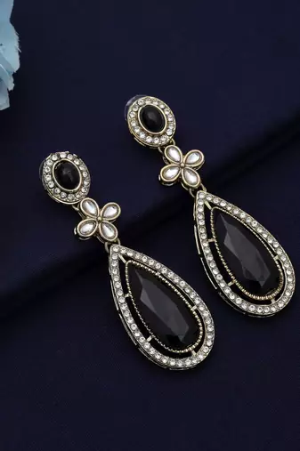 Black color kundan earrings