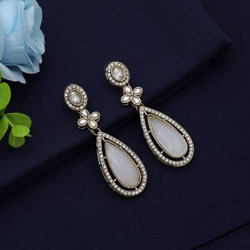 White color kundan earrings 2