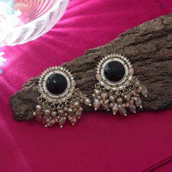 Black color kundan earrings 2