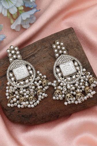 White color kundan earrings