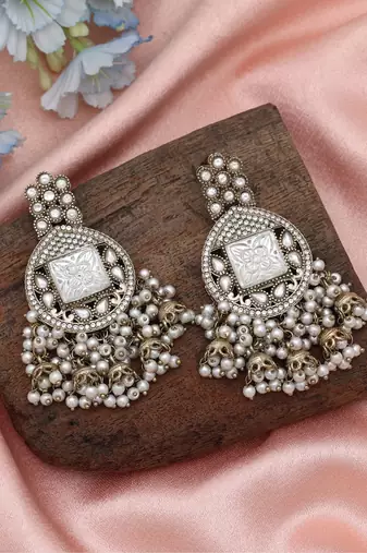 White color kundan earrings