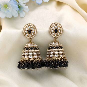 Black color kundan earrings 2
