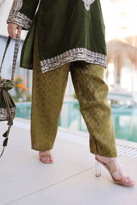 Womens new green velvet with rich zari coding embroidered work kurta pant set 3