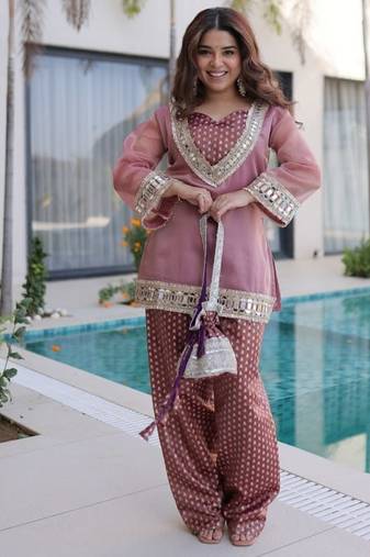 Womens new wedding wear peach color salasa fabrics with mirror & lace work kurta pant set