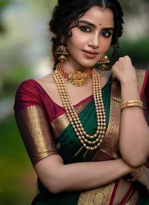 Green silk blend woven saree 3