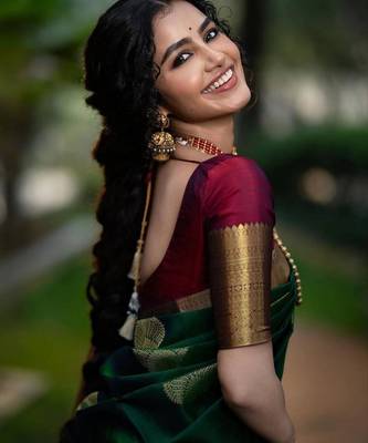 Green silk blend woven saree 4