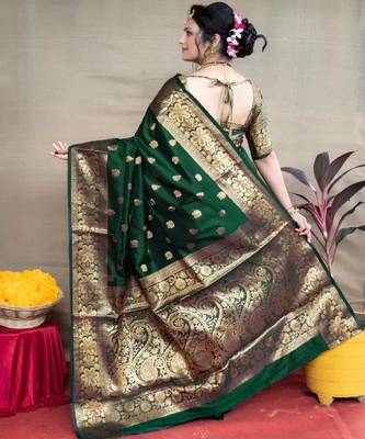 Green silk blend plain saree 4